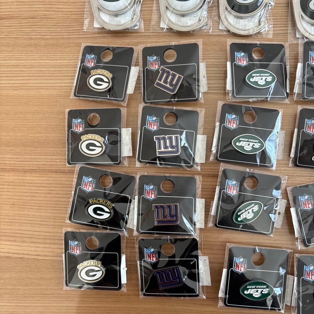 30個　アメリカンフットボール　NFL カラビナ　ピンバッジ　定価52,800円
