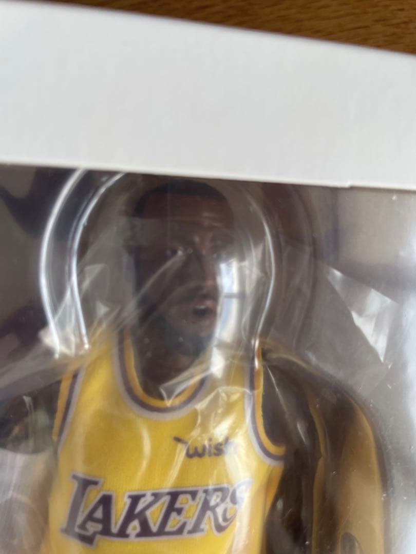 レブロン・ジェームズ　1/9 フィギュア　NBA