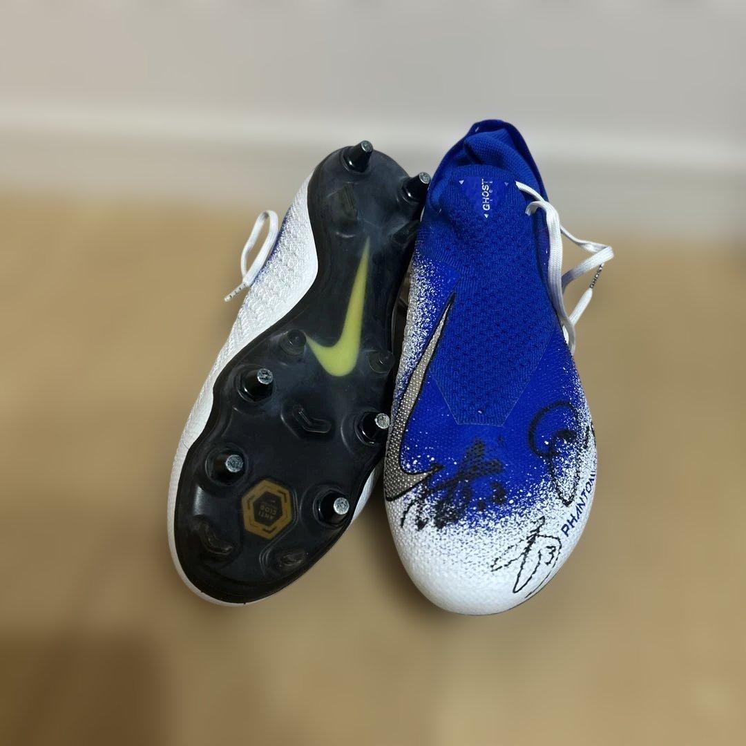 Nike サッカースパイク 青白 森重　真人の直筆サインその他不明Jリーガ2人