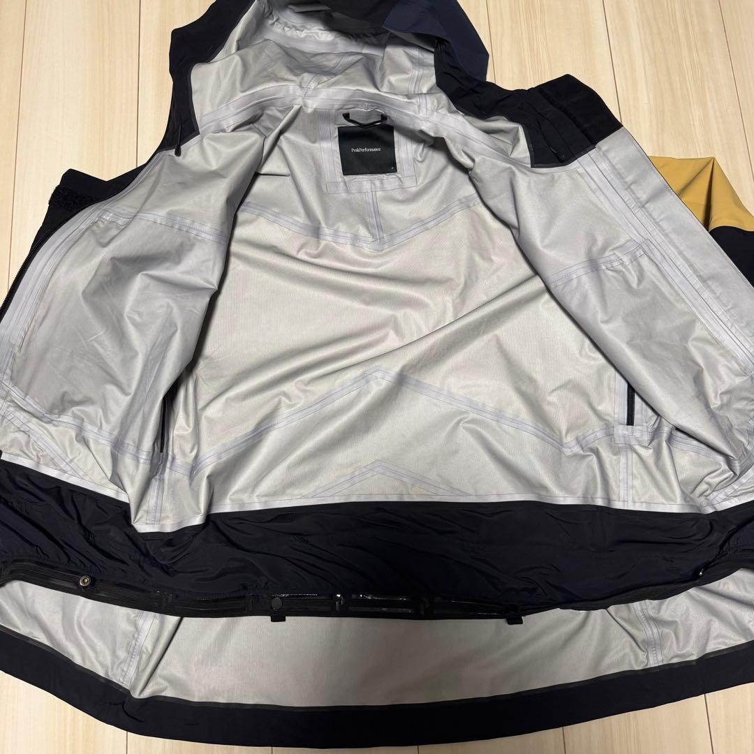 Peak Performance gravity 上下セット　Mサイズ