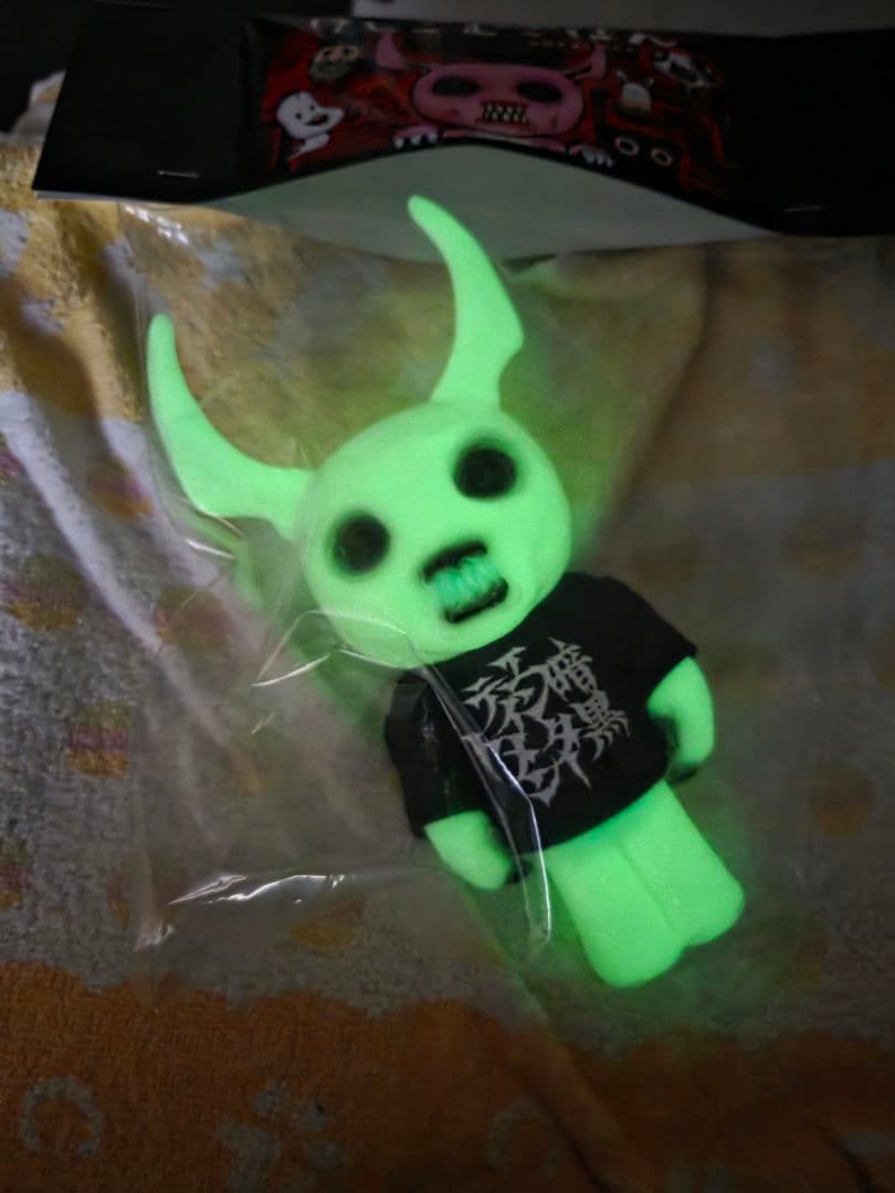 けしごむごはん　蓄光　暗黒エンターテイメント ソフビ