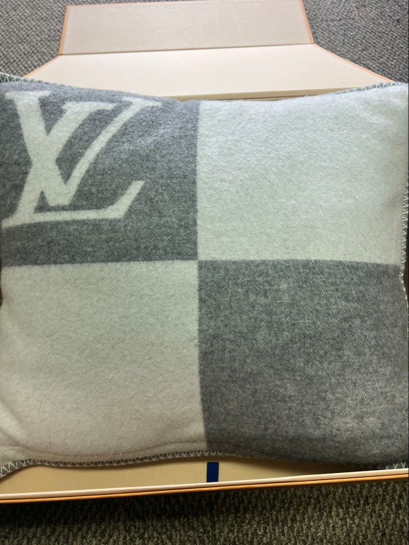 LOUIS VUITTON モノグラムフラワー クッション・LV チェックメイト