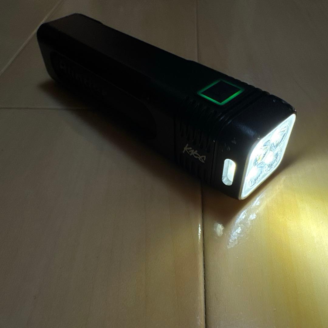 KNOG BLINDER 900 フロントバイクライト