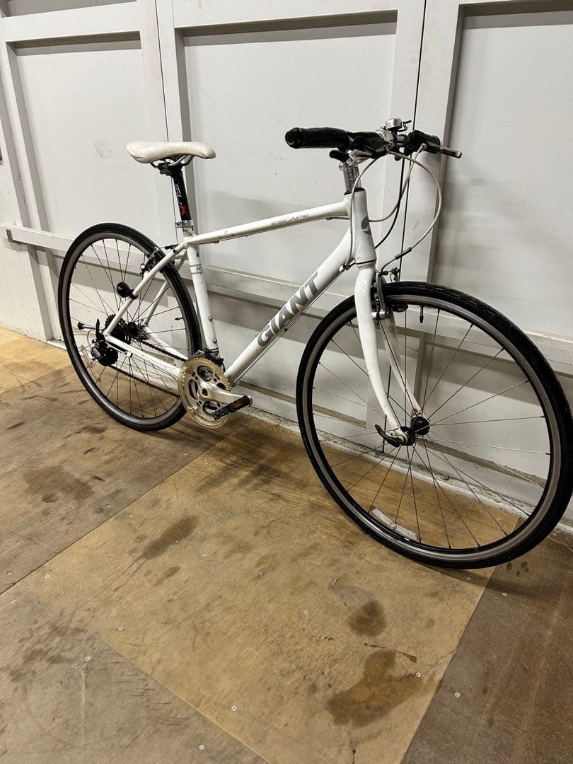 GIANT クロスバイク SHIMANO 24段変速 ホワイト ジャイアント