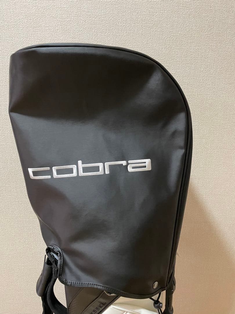 Cobra フード付きキャディバッグ ブラック/ホワイト