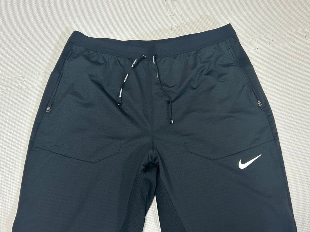 Nike スリムフィット ブラックパンツ