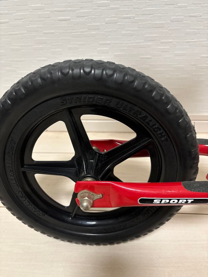 ストライダーSTRIDER12スポーツモデル12インチ　RD