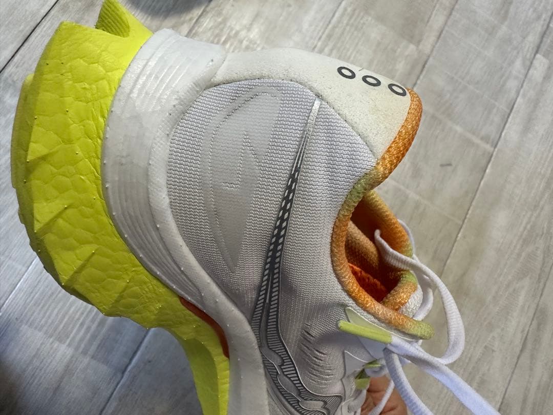 saucony サッカニー　エンドルフィンスピード4 25cm