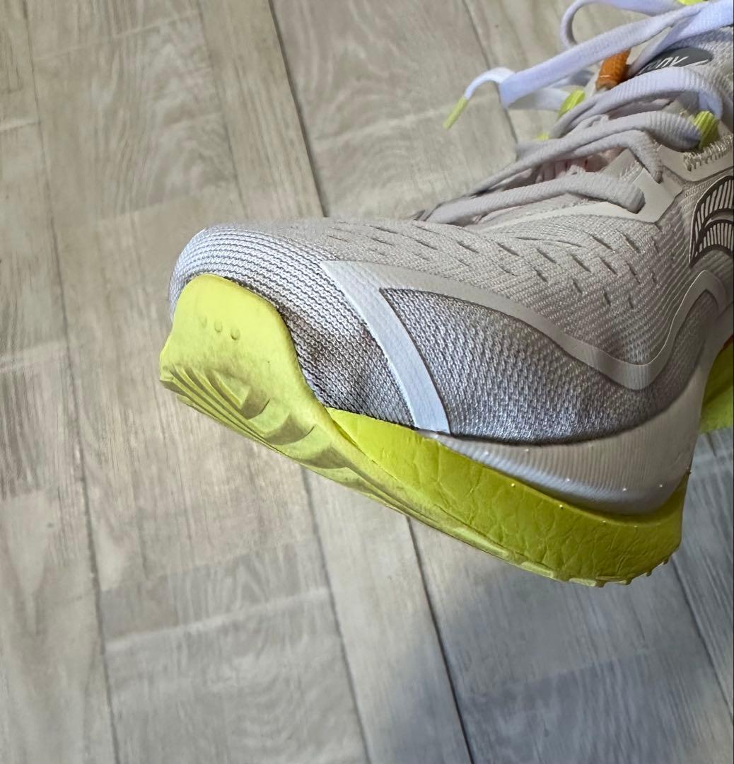saucony サッカニー　エンドルフィンスピード4 25cm