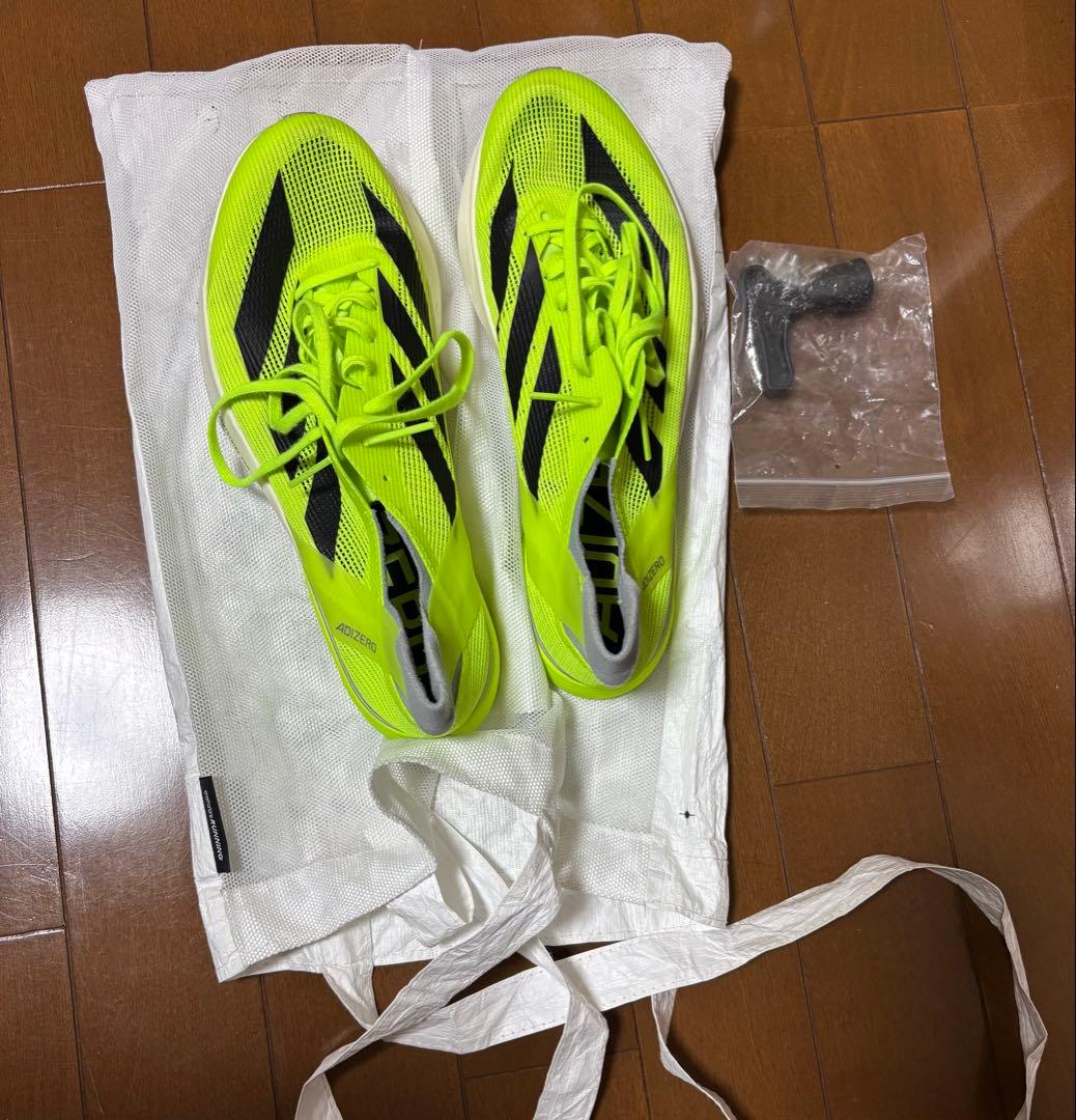 蛍光イエロー スパイクシューズ