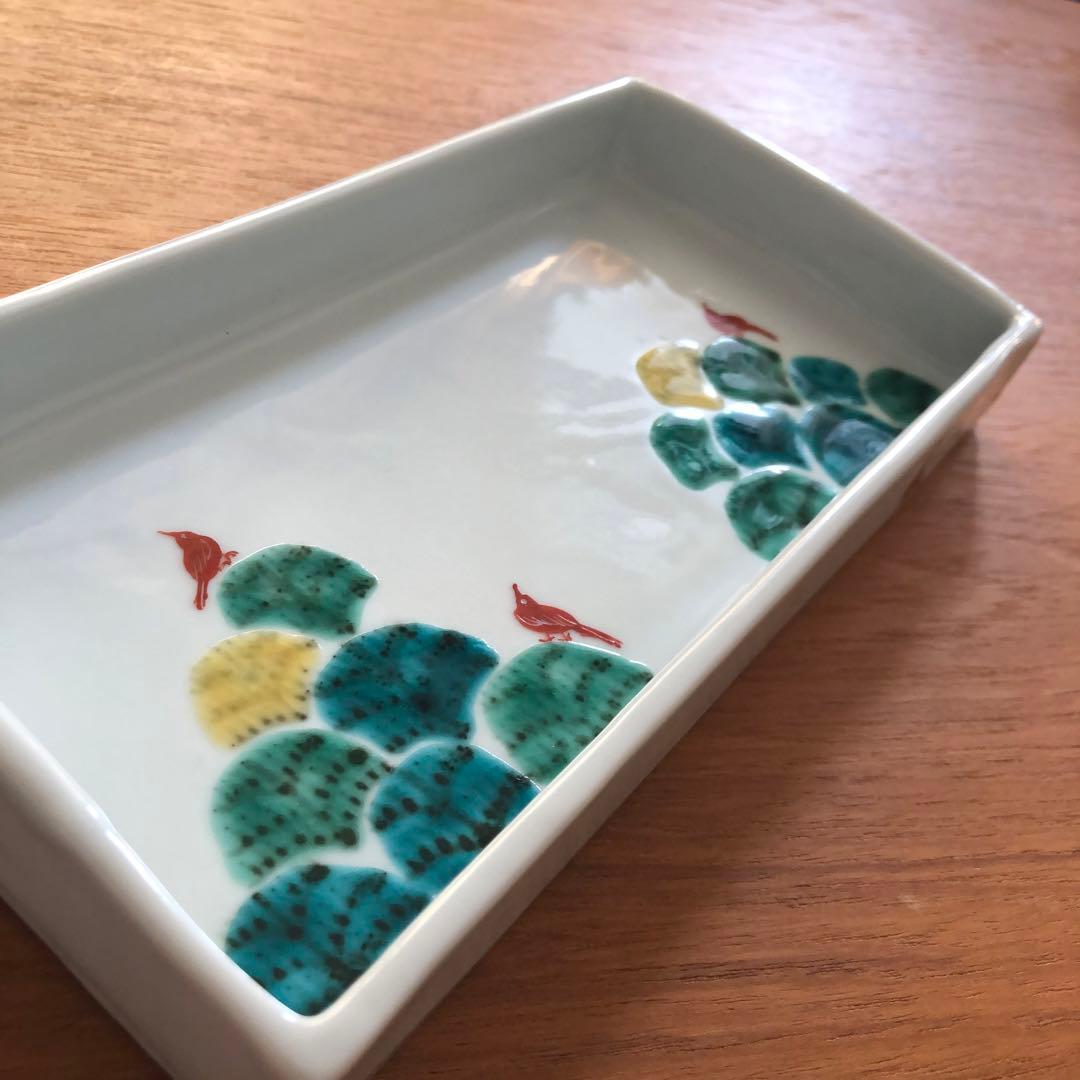 清水なお子　色絵　木々に赤い鳥箱 長方形