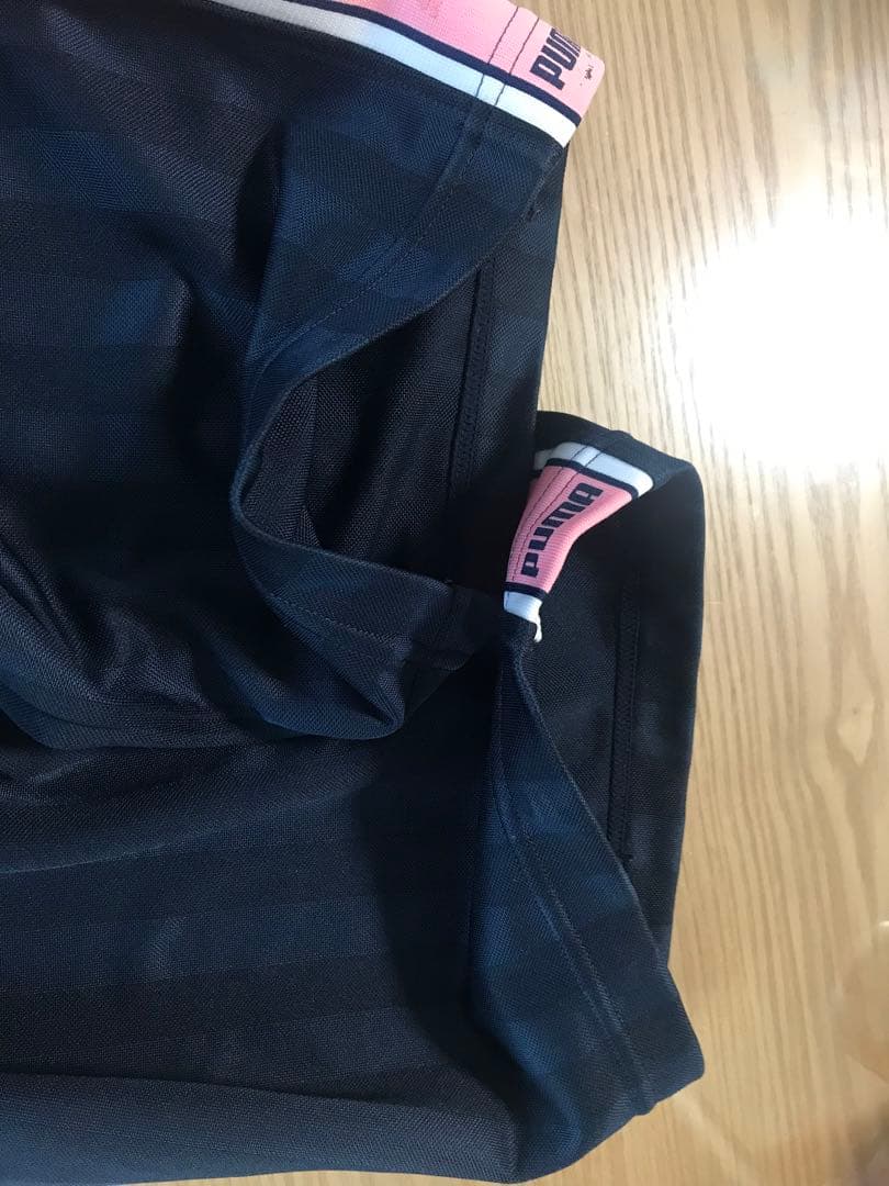 にゃん 　PUMAのジャージ上下セット 紺にピンク