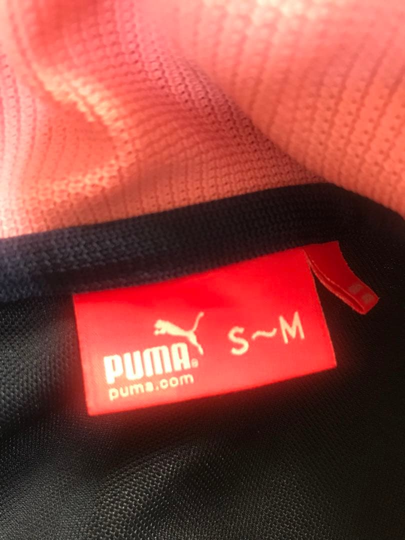 にゃん 　PUMAのジャージ上下セット 紺にピンク