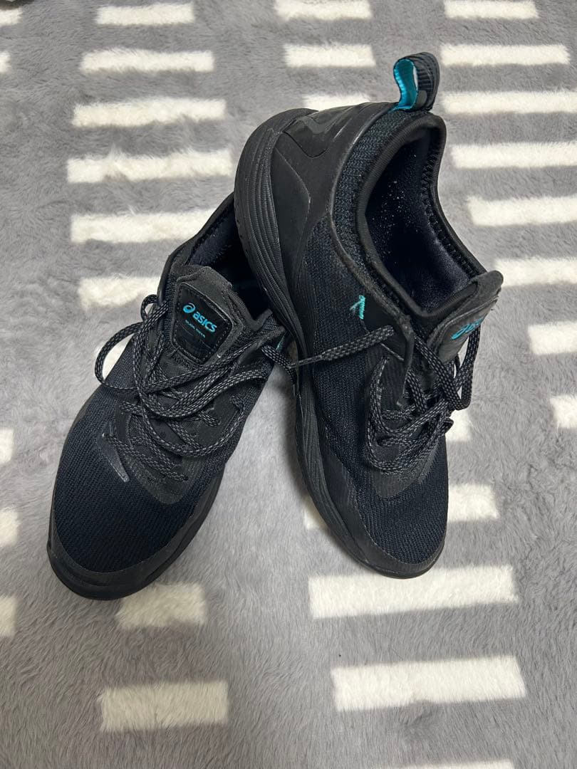 asics バッシュ　25.5