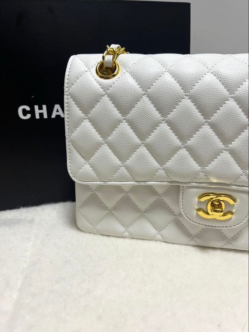 CHANELホワイト キルティングショルダーバッグ