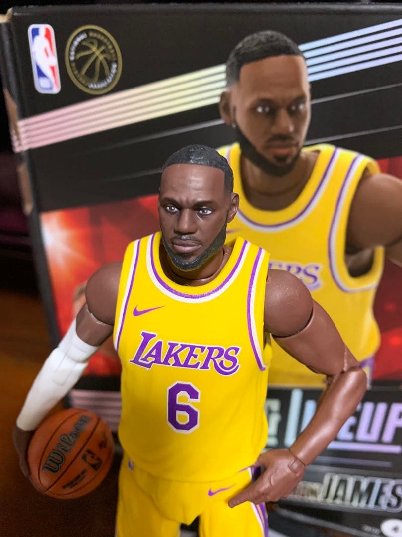 NBA LeBron James フィギュア ハズブロ