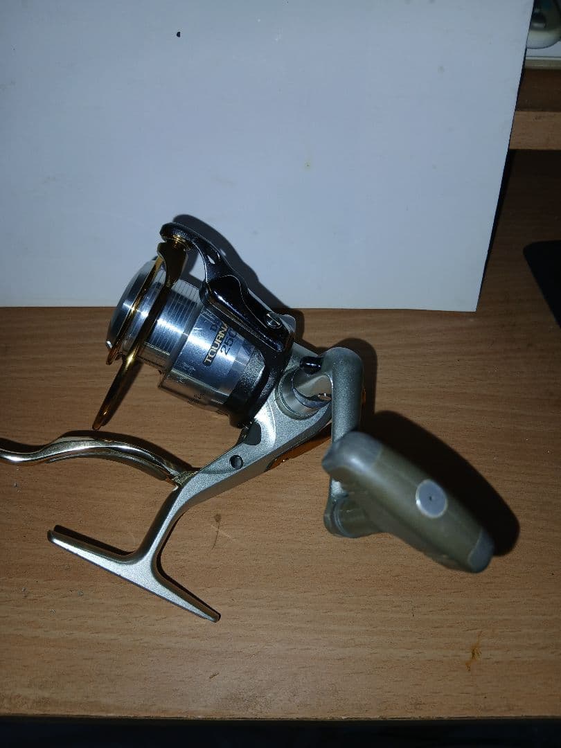 DAIWA TOURNAMENT Z レバーブレー2500LBC リール