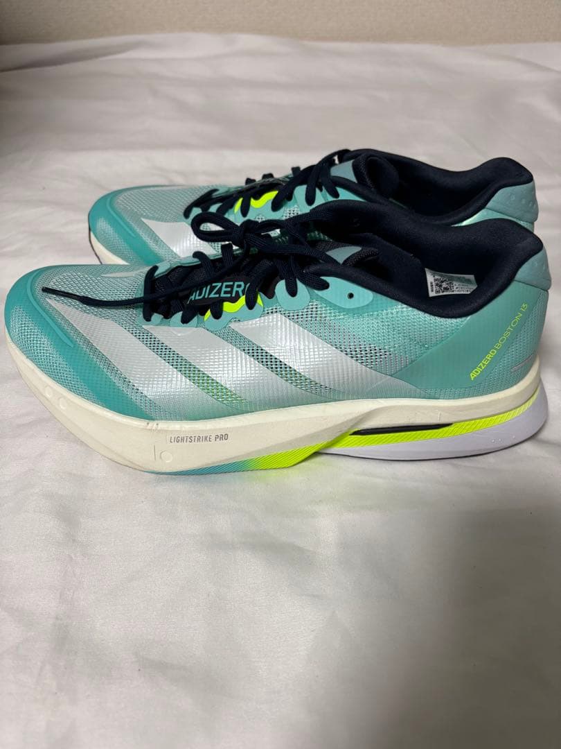 美品 アディゼロ ボストン13 26センチ adidas