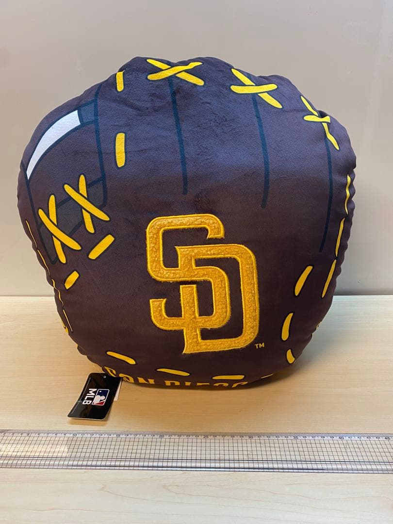 新品　ドジャース　パドレス　MLBグローブデザインクッション ビッグサイズ　2個