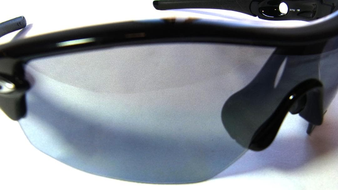 Oakley スポーツ用サングラス 黒　ハードケース付き　未使用