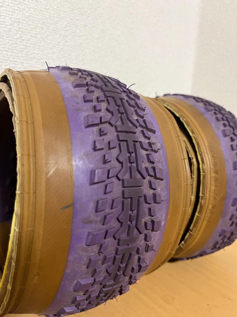 GRAVEL KING X１ LTD 700×40C　パープル　サイドタンカラー