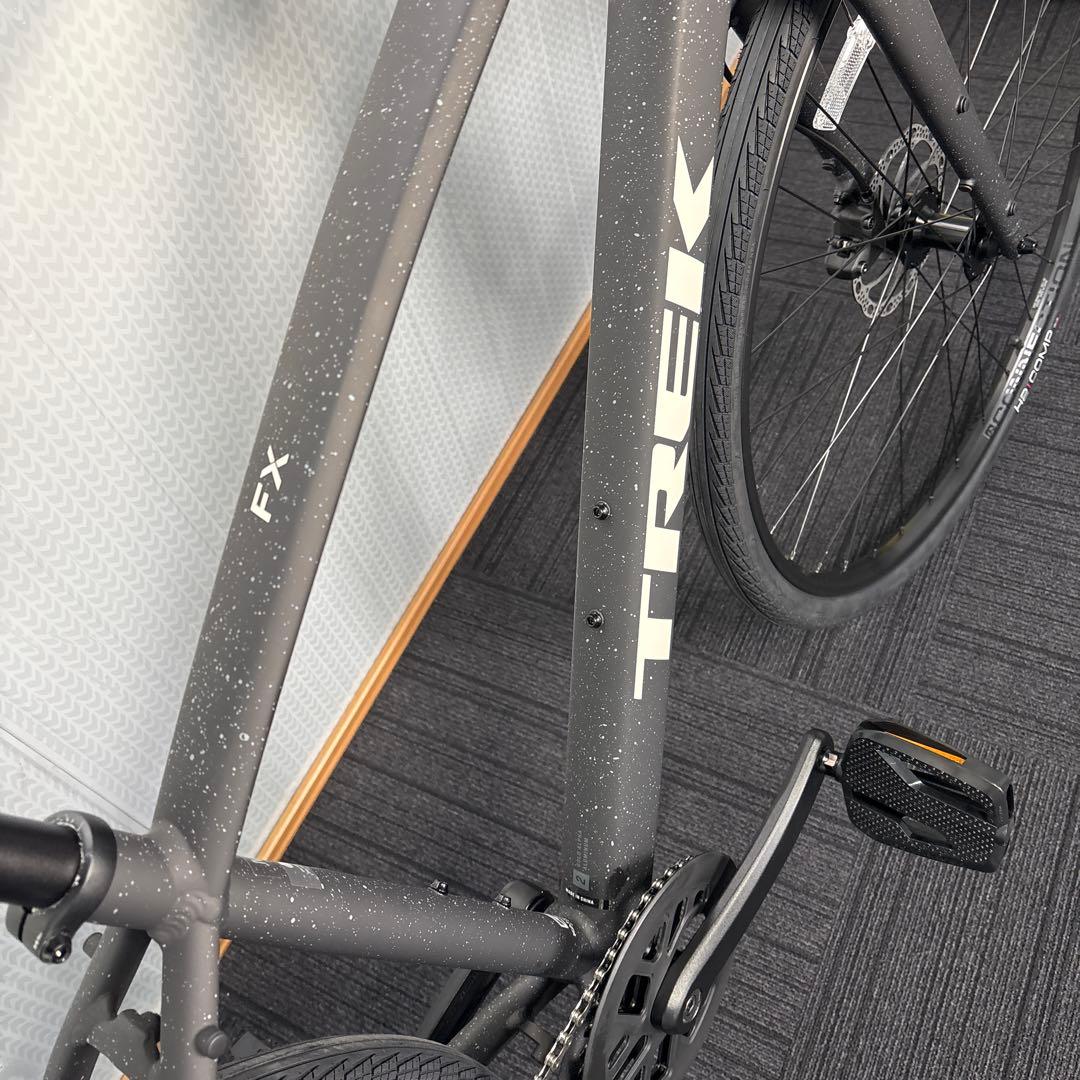 TREK クロスバイク マットブラック FX2新車。
