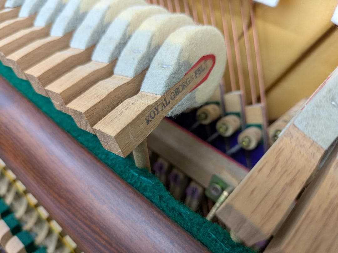 E & SONS アップライトピアノ RS-21 (弱音器付)