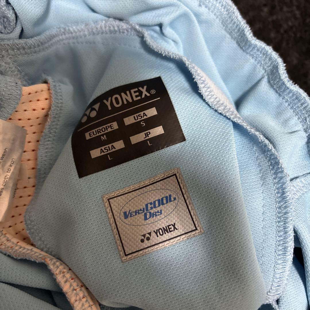 バドミントンハーフパンツＬ専用取り置き中です。