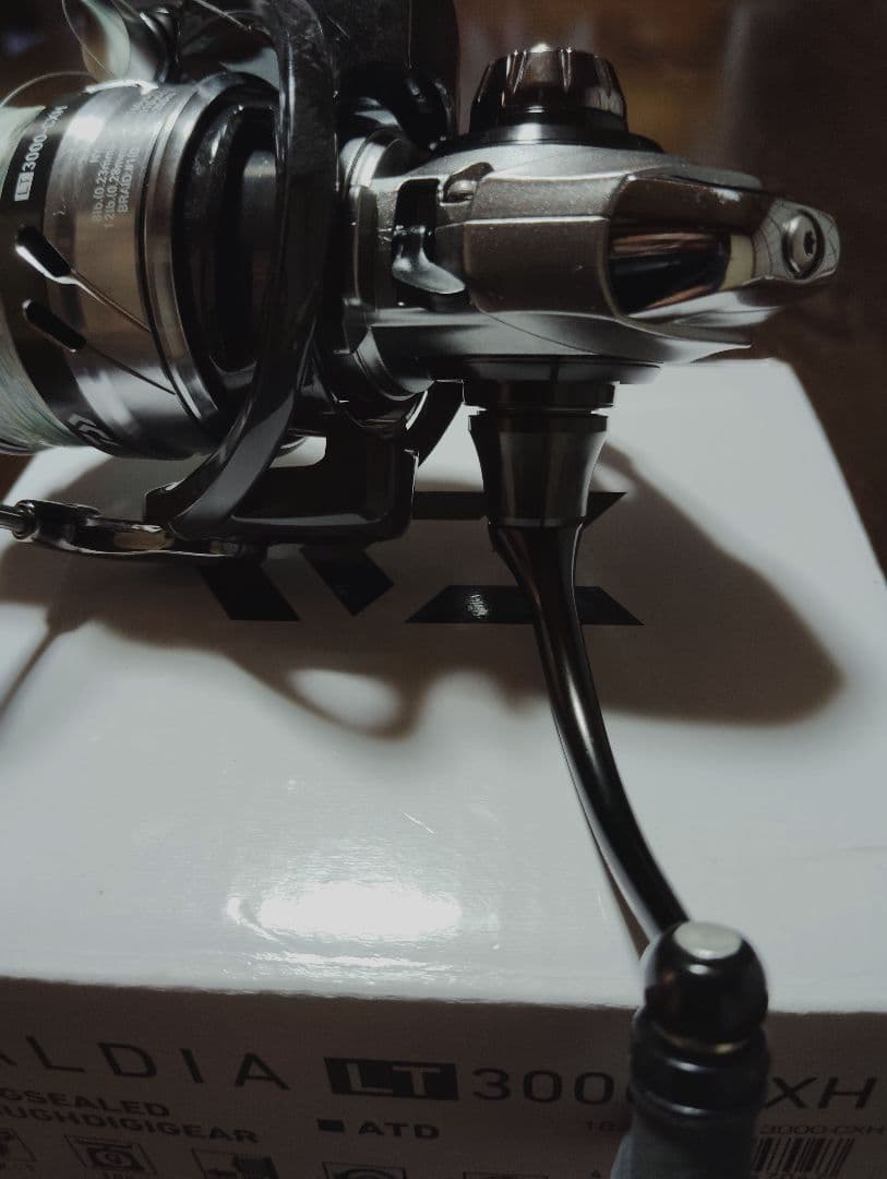 DAIWA　スピニングリール　ＣＡＬＤlＡ LT3000-ＣＸＨ