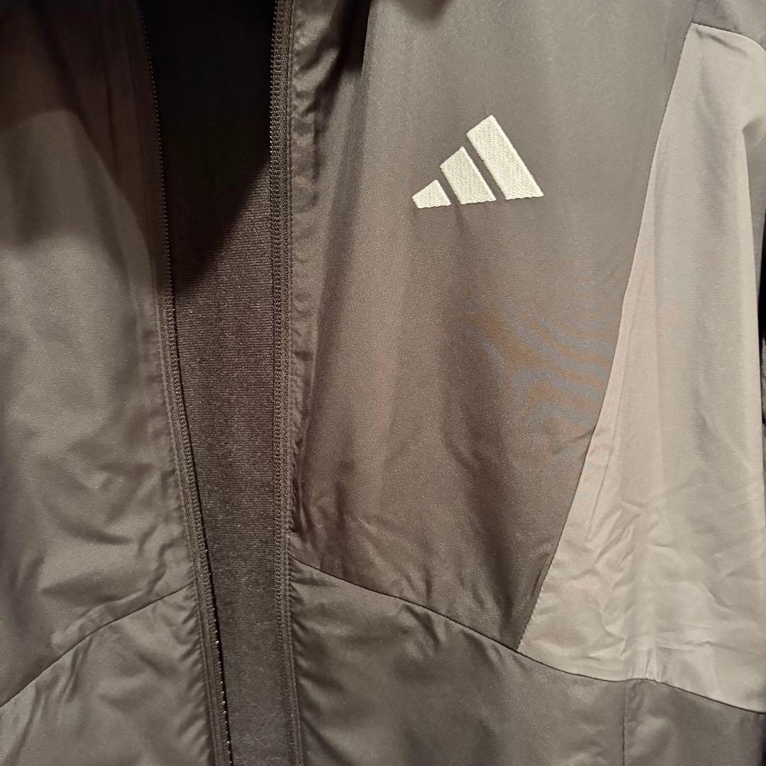 adidas レディースフード付きウィンドブレーカー 黒・グレー