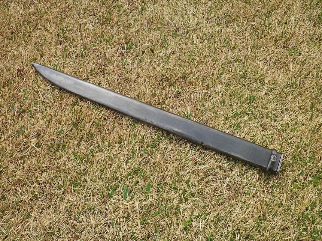三十年式銃剣の鞘　複製品　レプリカ　スチール製　黒染済