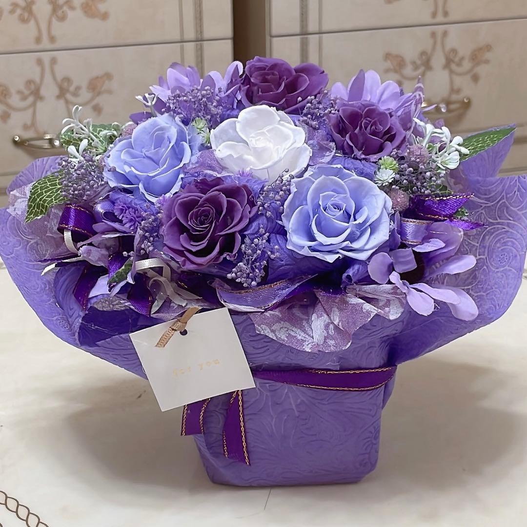 ✨大人気のミックスバラプリザーブド✨花束アレンジ✨ラッピングのまま飾れますよ✨