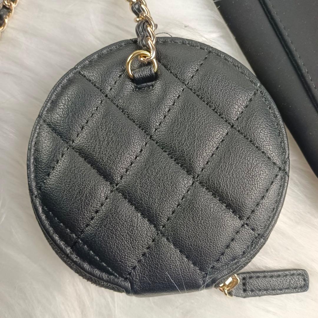 CHANELイヤーズギフト非売品AirPodsケース バッグチャーム ノベルティ
