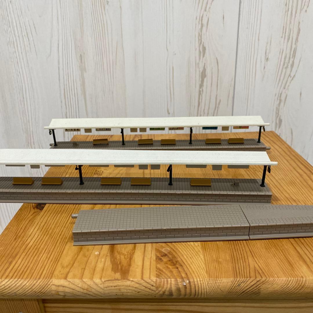 トミックス　列車4台　ホーム２つ　箱いりレール　箱なしレール
