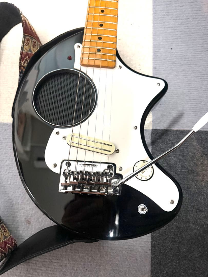 Zo-3STディストーション アンプ内蔵エレキギター ブラック