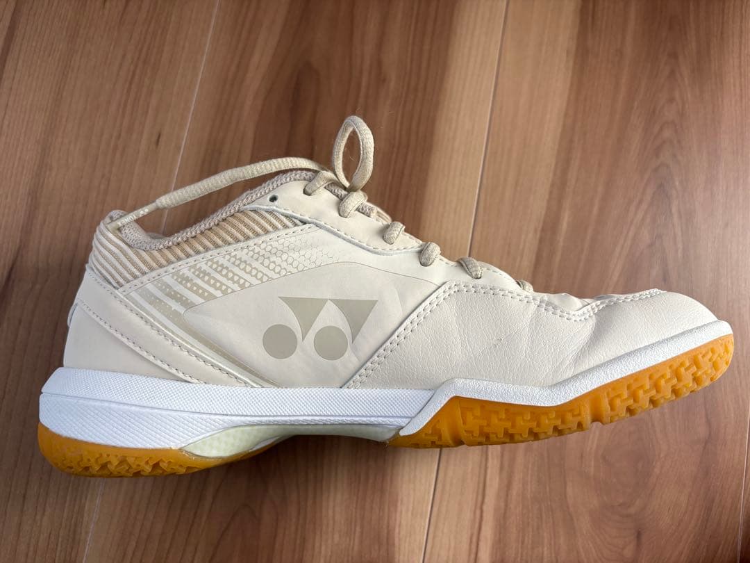 美品　YONEX バドミントンシューズ パワークッション65Z3SY 24cm