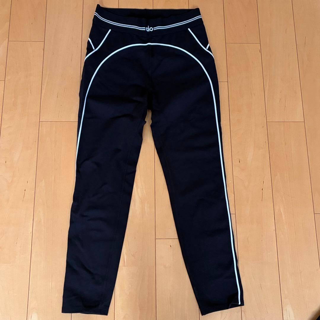 alo airbrush heart throb ブラ & レギンス 黒×白