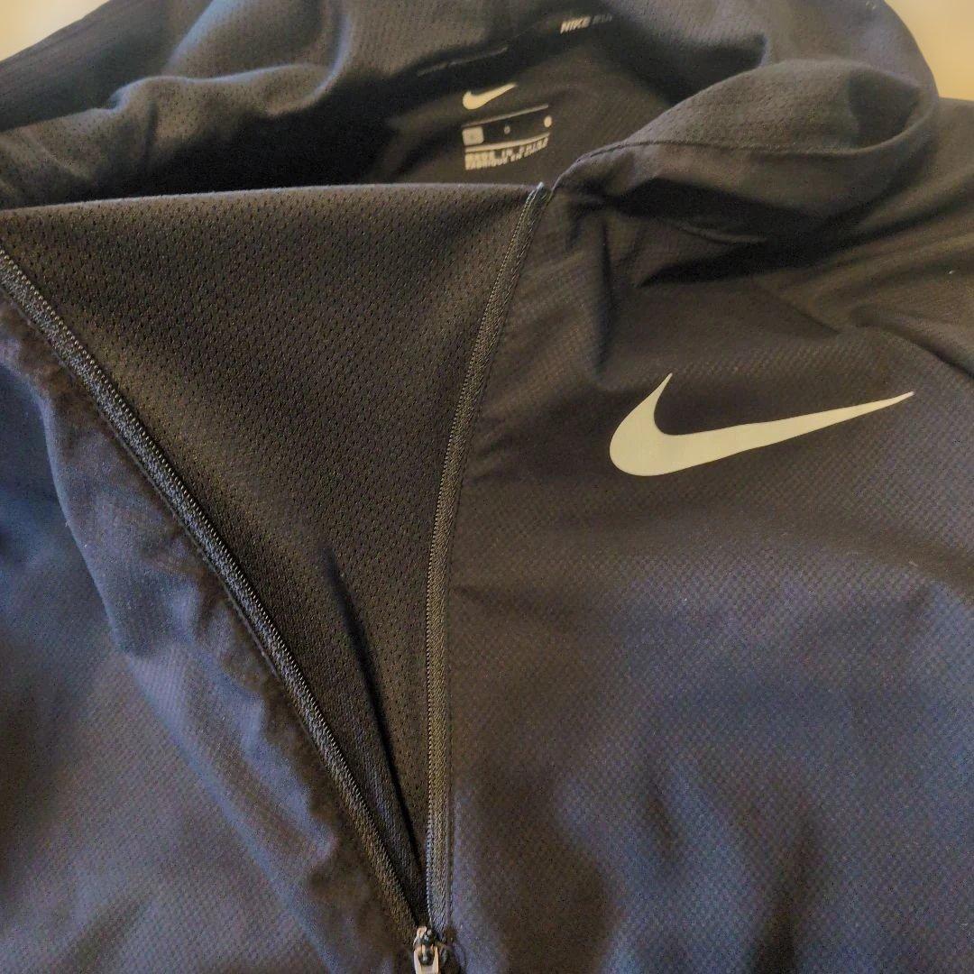 ✨️新品✨️Nike フード付きブラック　ウィンドブレーカー　メンズL　即日発送