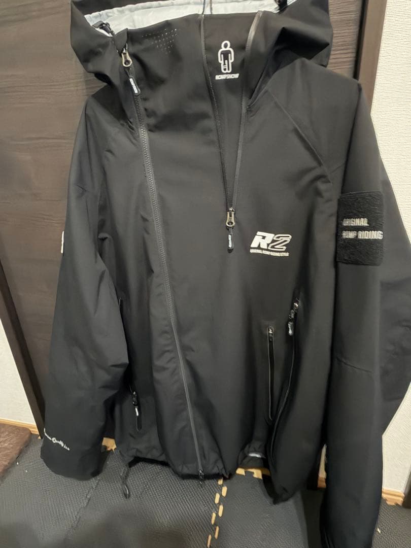 【極美品】スノーボードウェアジャケットROMPブラック