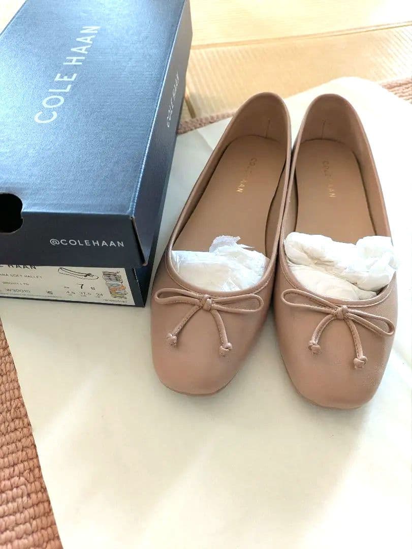 美品です。COLE HAAN ベージュ バレエシューズ