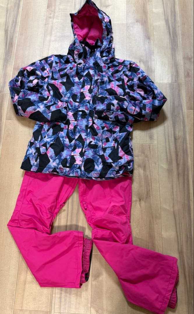 【値下げ】ROXY スノーボードウェア ジャケットLサイズ、パンツMサイズ