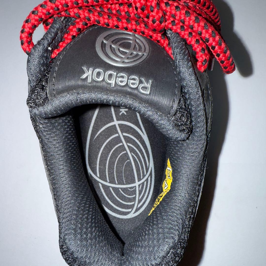 Reebok ランニングシューズ ブラック/レッド