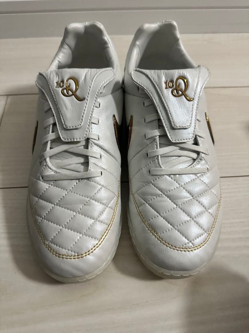 最終値引き‼️Nike10Rフットサルシューズ ホワイト/ゴールド