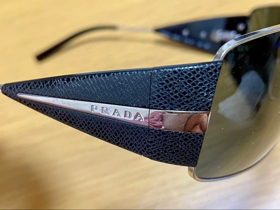 【美品】PRADA サングラス ブラックレンズ
