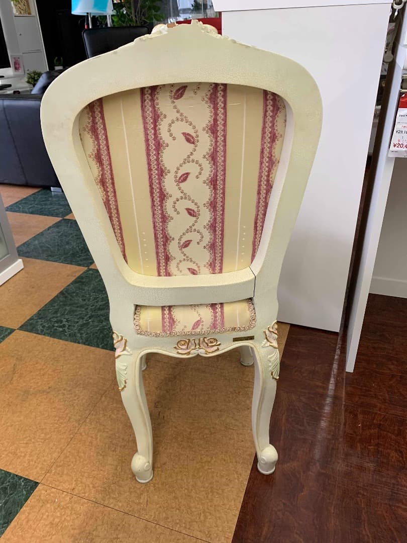 中世のオシャレなイスを入荷致しました！