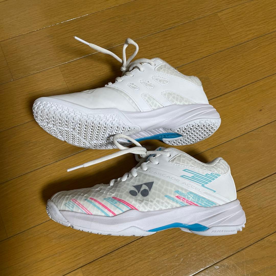 25年5月購入 YONEX ヨネックス バドミントンシューズ 23.5cm 袋付