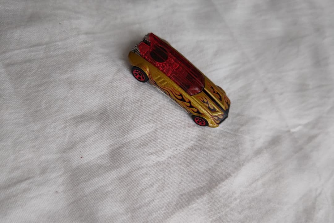 Hot Wheels 赤金炎デザインミニカー