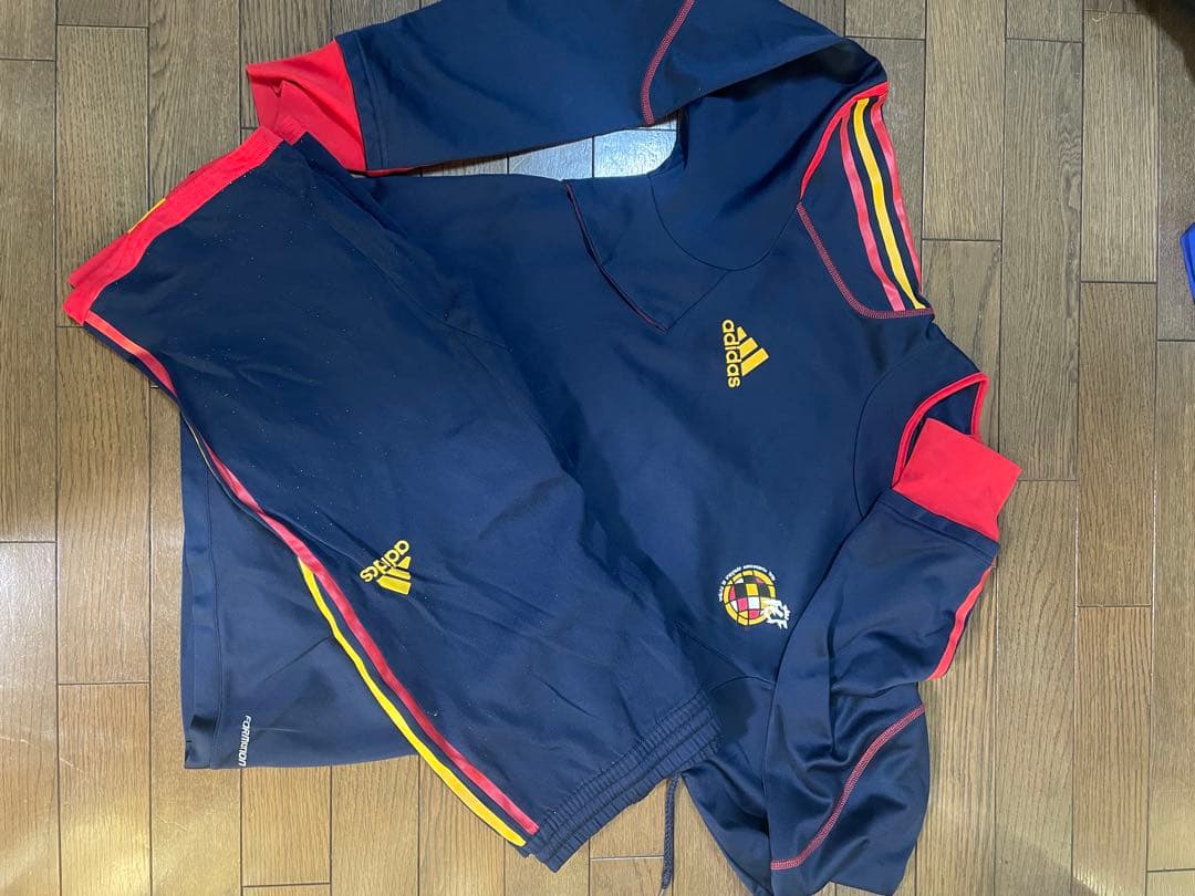 国内正規品adidas スペイン代表トレーニングウェア