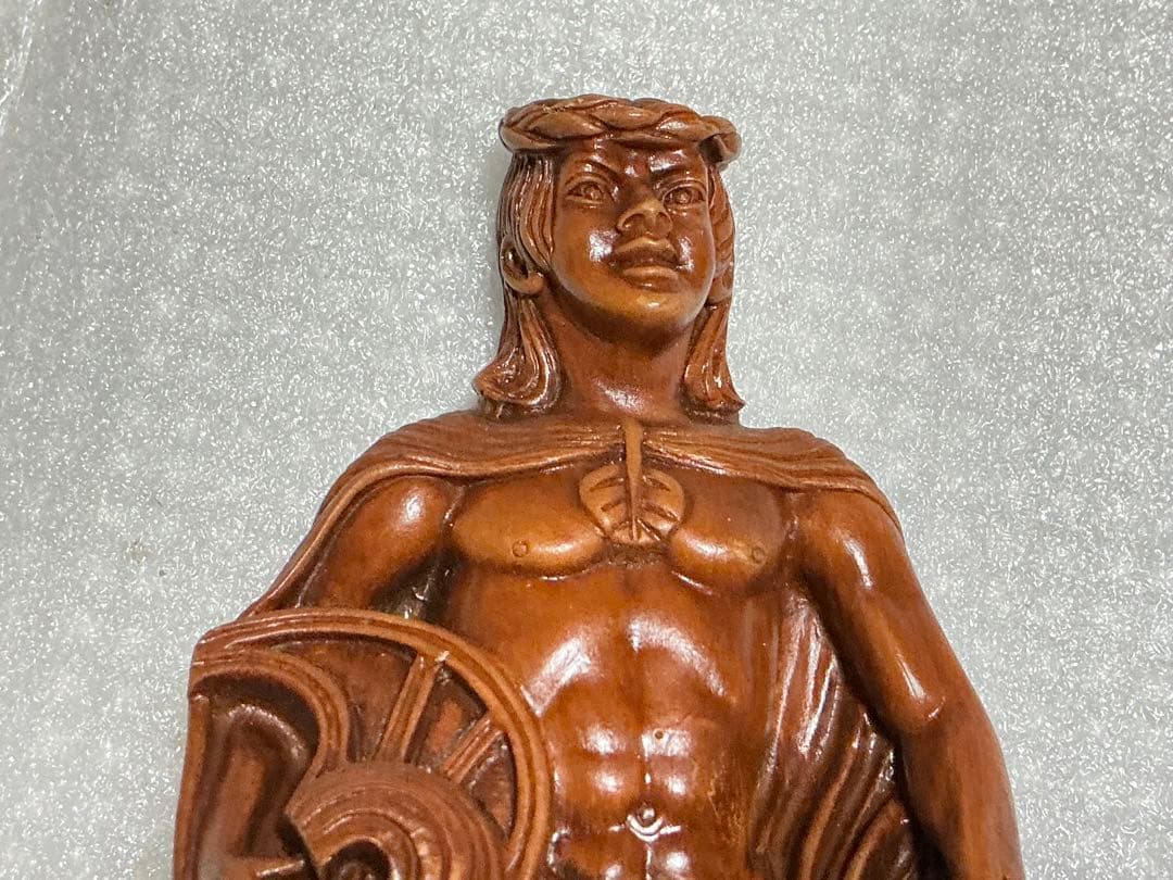 カメハメハ大王木彫り像【高さ／14.5cm。ハワイのお土産品】。