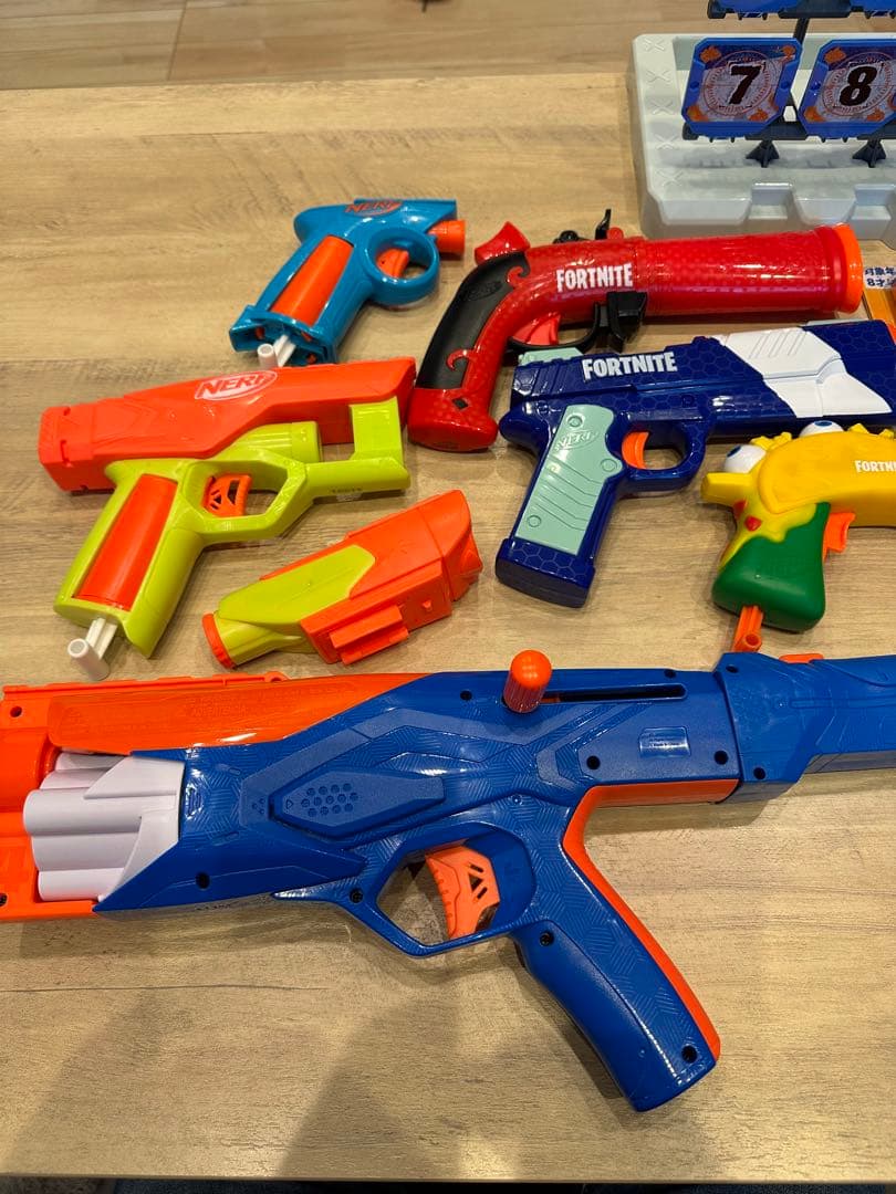 値引き中！NERF ナーフフォートナイトトイガンセット ダーツ付きターゲット付き